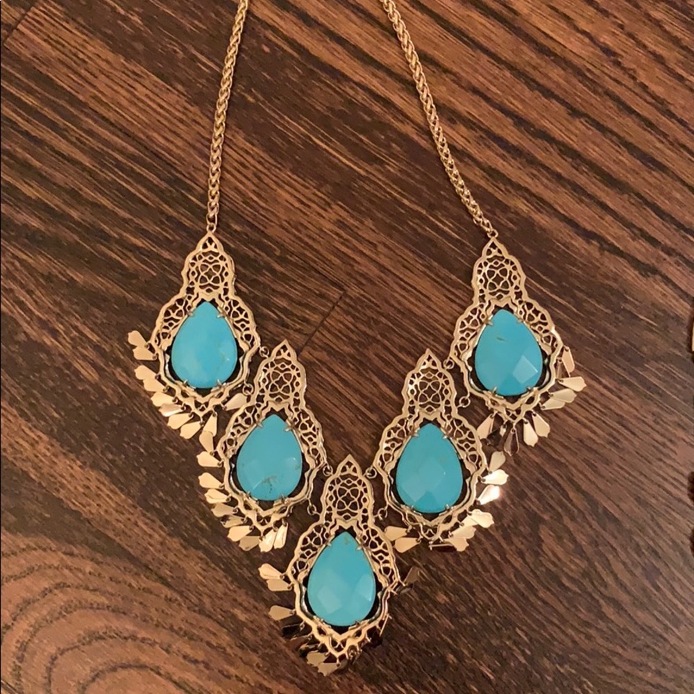 Kendra Scott necklace